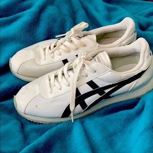 Cheerleader or dance tennis shoe